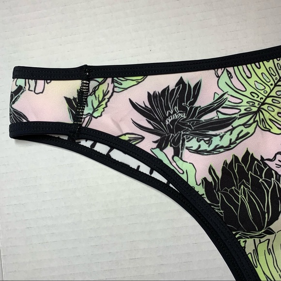 Sz. Lg Akela Surf reversible bikini bottom NWOT - Picture 3 of 16